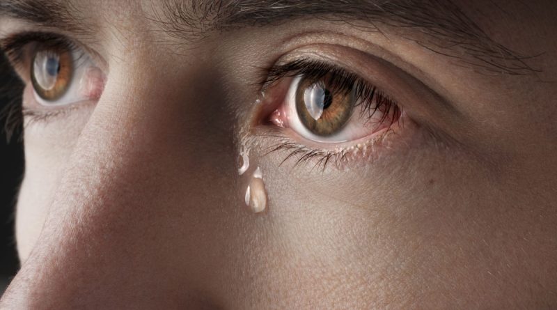 Yra trijų tipų žmogaus ašaros: bazinės, refleksinės ir emocinės, kurios skiriasi chemine sudėtimi.